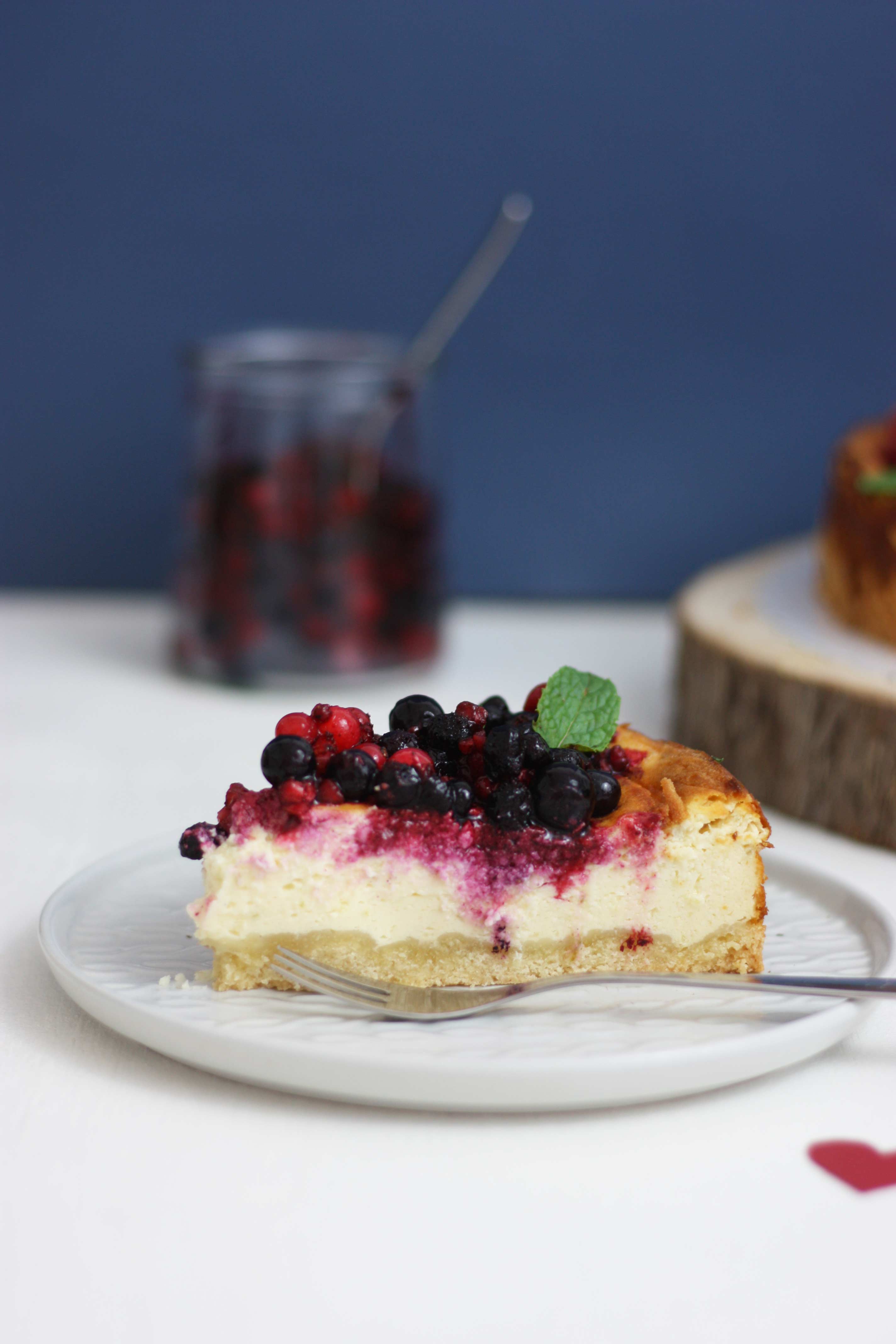 Beeren K Sekuchen Auf Teller